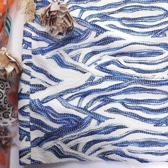 WORTH Blue White Patterned Embroidered Skirt Sz 8 - Picture 3 of 12